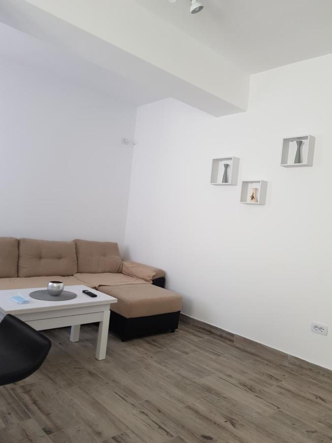 Moni Apartment นาโวดาริ ภายนอก รูปภาพ