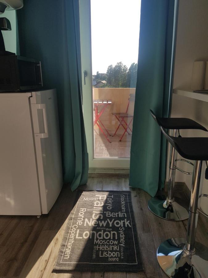 Moni Apartment นาโวดาริ ภายนอก รูปภาพ