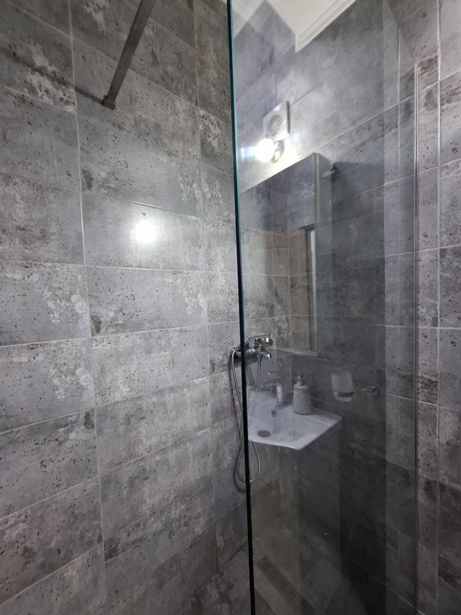 Moni Apartment นาโวดาริ ภายนอก รูปภาพ