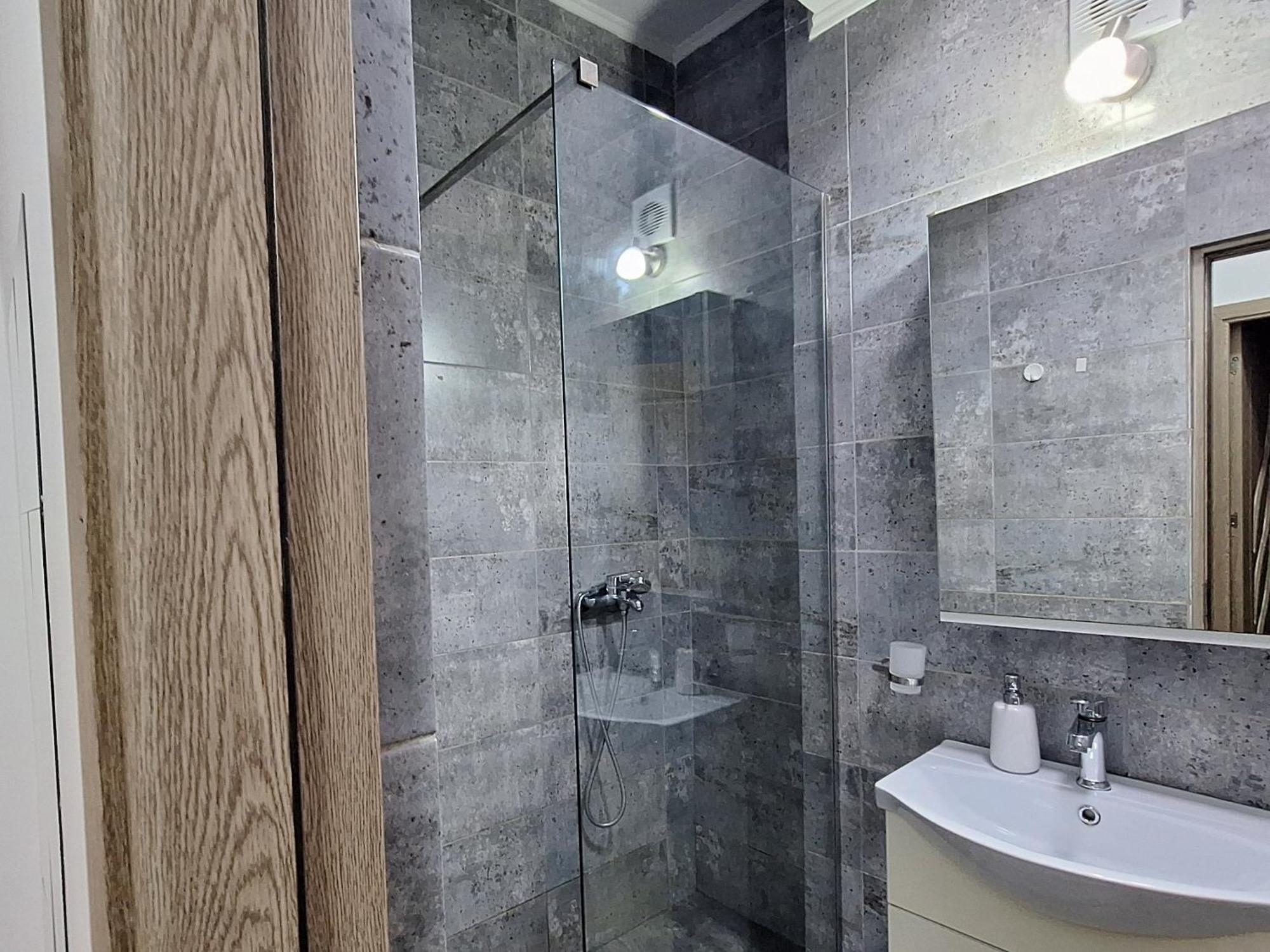 Moni Apartment นาโวดาริ ภายนอก รูปภาพ